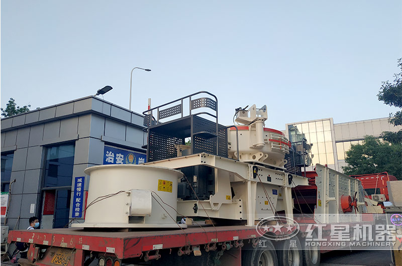 某客戶制砂機裝車發貨現場